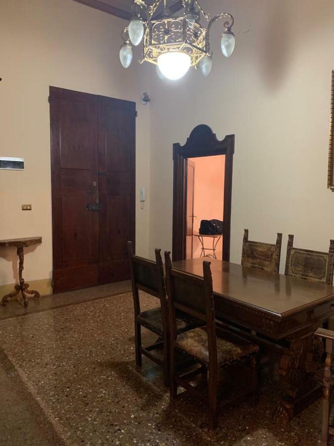 Palazzo Bargellini Panzacchi Apartments โบโลญญา ภายนอก รูปภาพ
